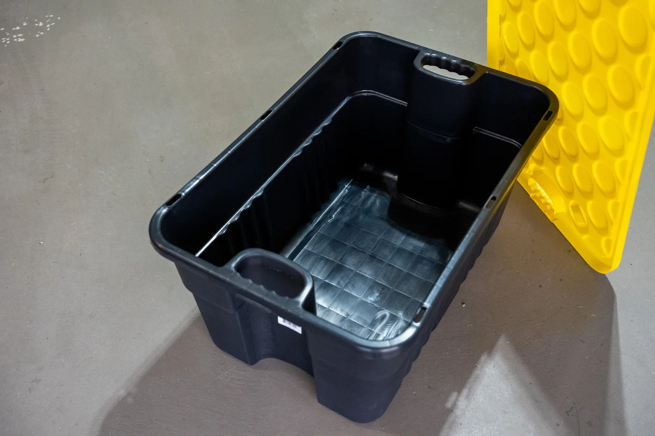 Heavy-Duty 27-Gallon Storage Tote - Thumbnail 4
